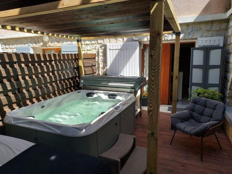 オランジュLoft Ravissant Avec Jacuzzi Et Parcアパートメント エクステリア 写真